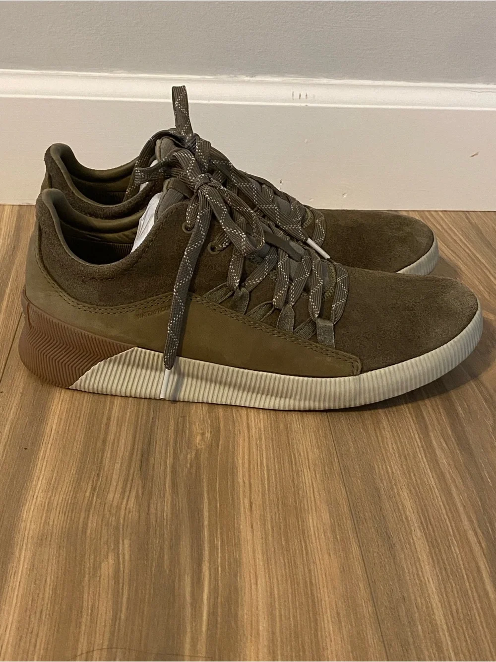 Sorel ladies 9.5 waterproof suede sneakers women’s 9 1/2